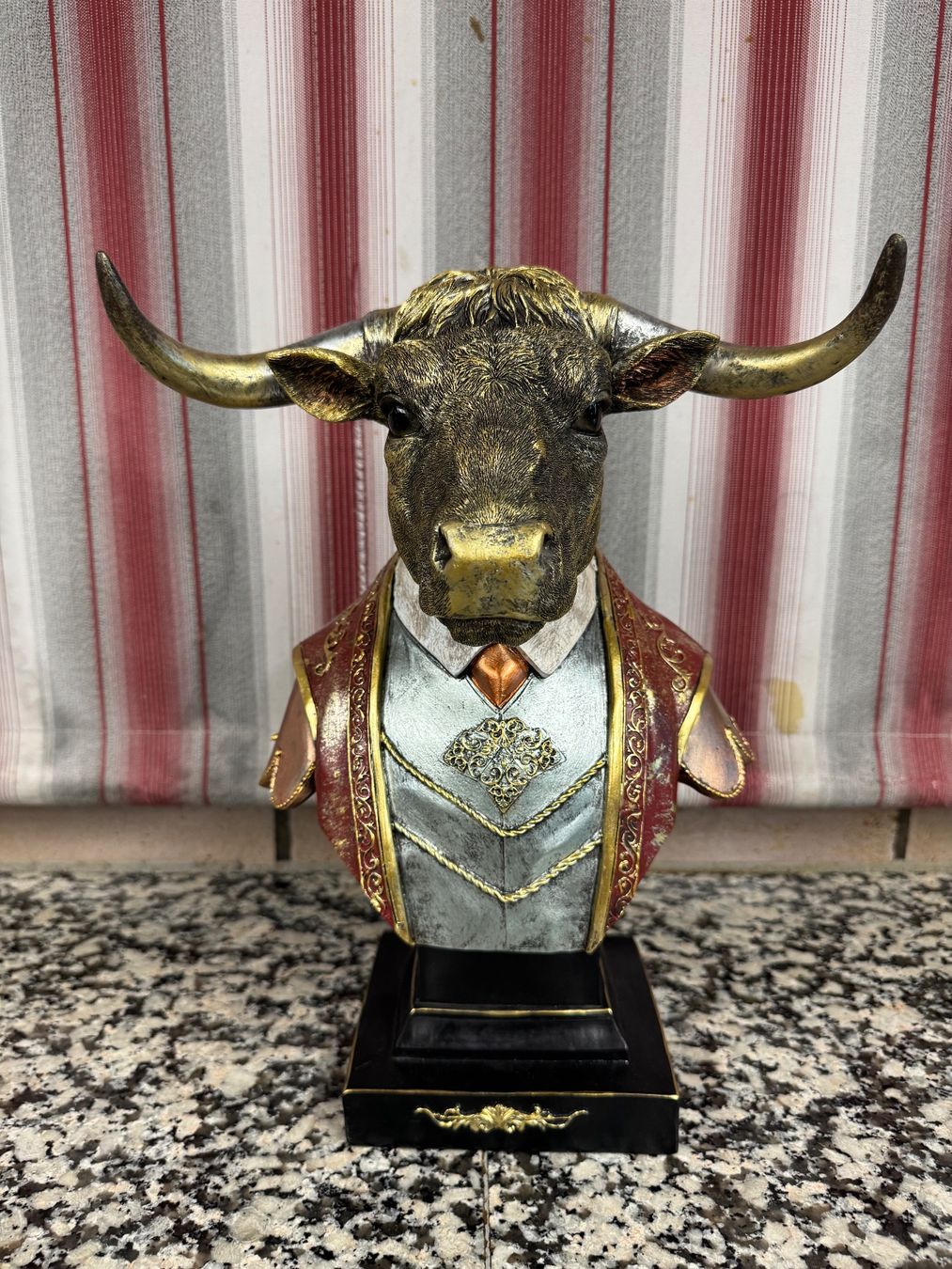 Toutes les décorations: Schöne Stierkopf-Figur – D'occasion à Winterthur par sportdisco2