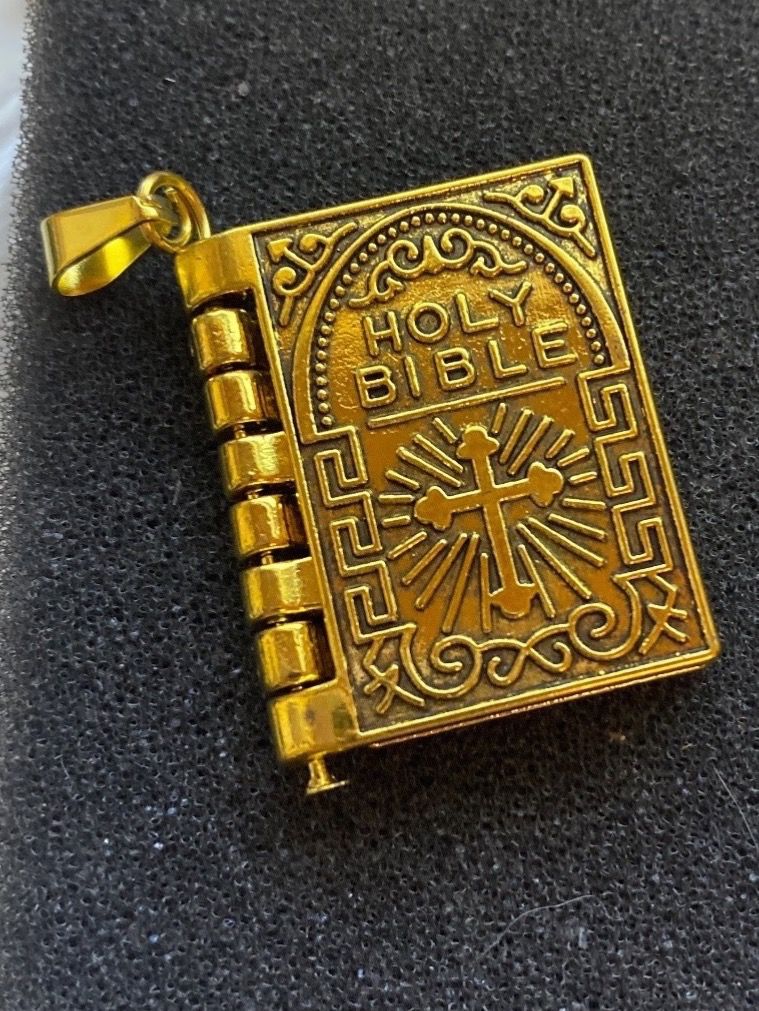Catenine: COLLIER - HOLY BIBLE – Nuovo (secondo la descrizione) da Le Brassus venduto da cinema13