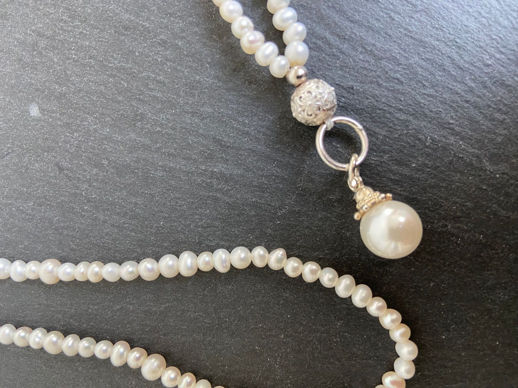Catenine: Lange Kette aus Süsswasserperlen – Usato da Unterkulm venduto da esco 3