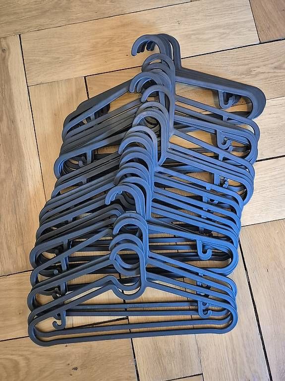 Cintres: Kleiderbüger Ikea 30 Stück – D'occasion à Basel par jul_hr8h