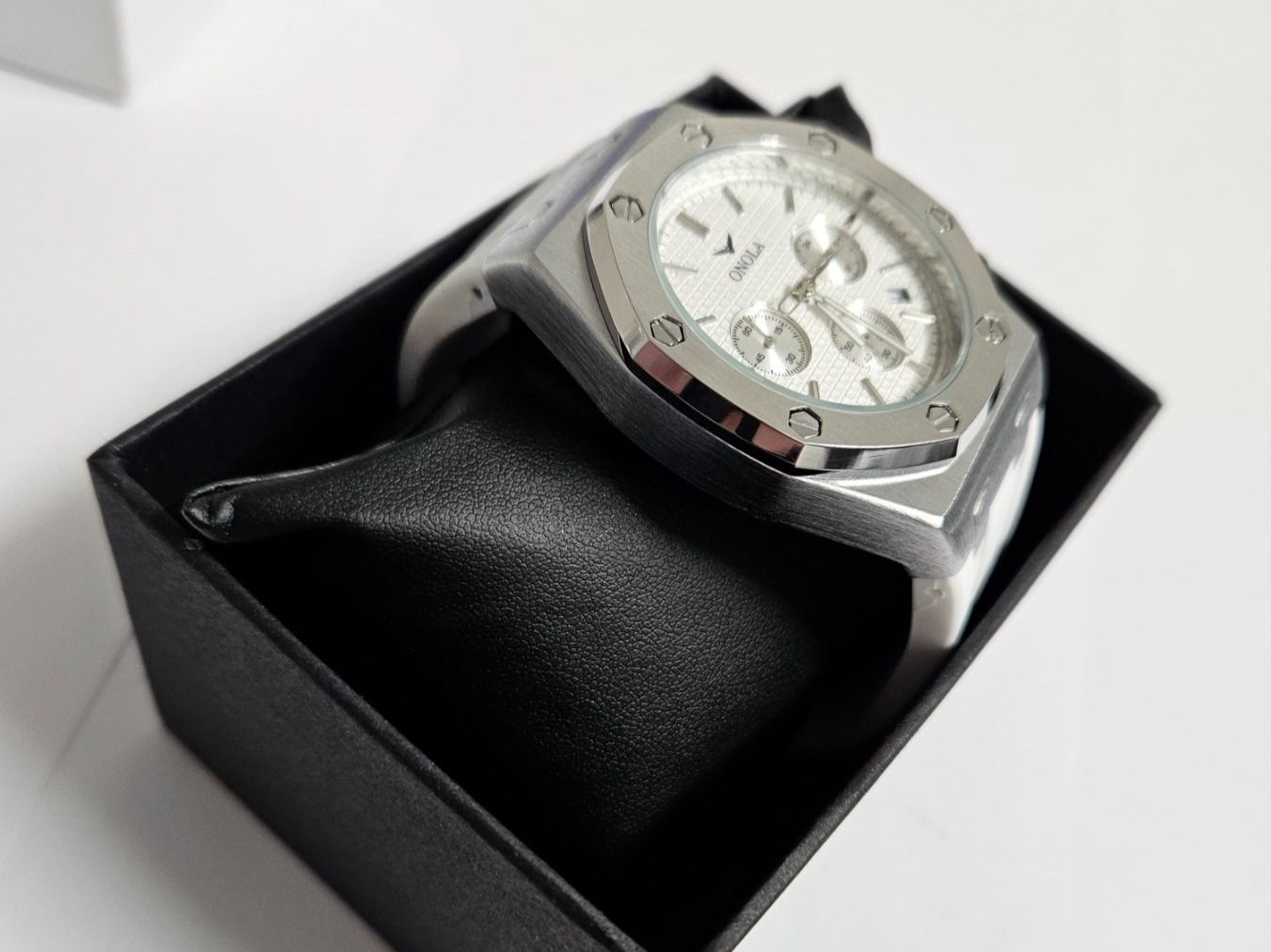 Orologi: Sehr schöne Uhr - silbrig/weiss – Nuovo e nell'imballaggio originale da Kreuzlingen venduto da RahMal 4