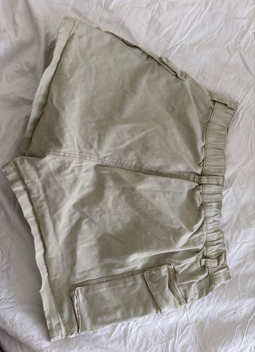 Tally Weijl Pantalons: Grüne Shorts – D'occasion à Zürich par lak_fr2n 1