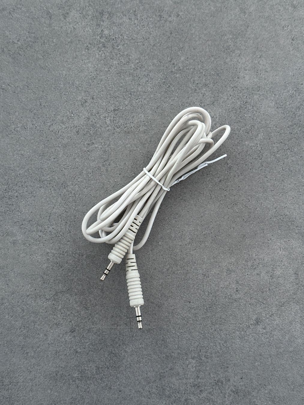 Cavi: 2 Meter 3.5mm Klinken Kabel grau – Usato da Affeltrangen venduto da admar