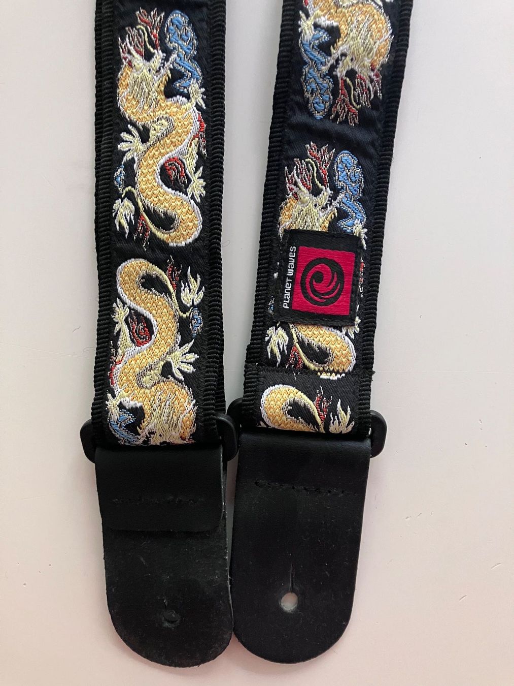 Strumenti musicali: Planet Waves E-Gitarrengurt China-Style (Dragon) – Usato da Luzern venduto da Madvibe 1