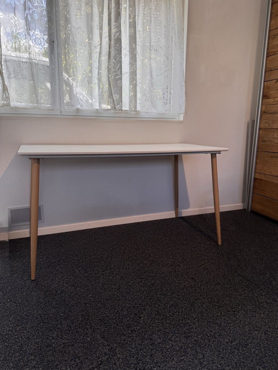 Livique Schreibtische: Schreibtisch/ Pult  – Neu (gemäss Beschreibung) aus Muhen von far_8wk2