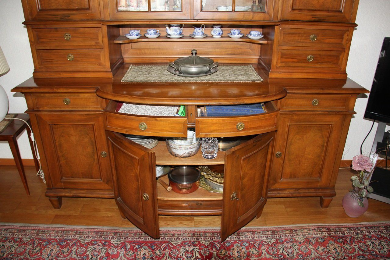 Credenze: Antikes Buffet aus Nussbaum 1920 – Usato da Thun venduto da Unitho 1