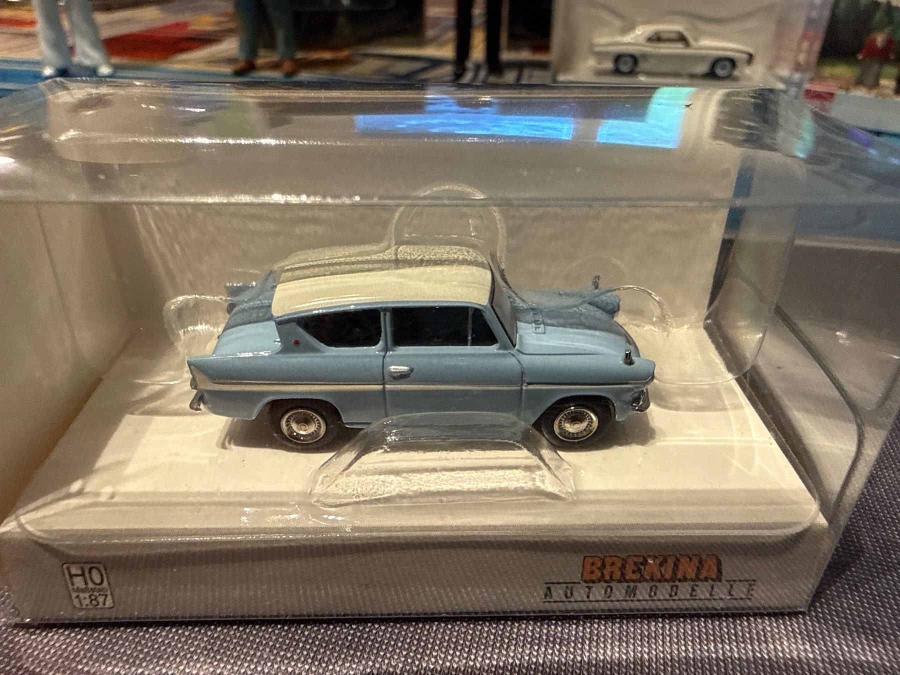 Ford Modellini d'auto: Brekina Ford Anglia hellblau weiss – Nuovo e nell'imballaggio originale da Basel venduto da GlaihuenigeCars2025