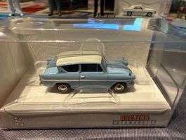 Brekina Ford Anglia hellblau weiss