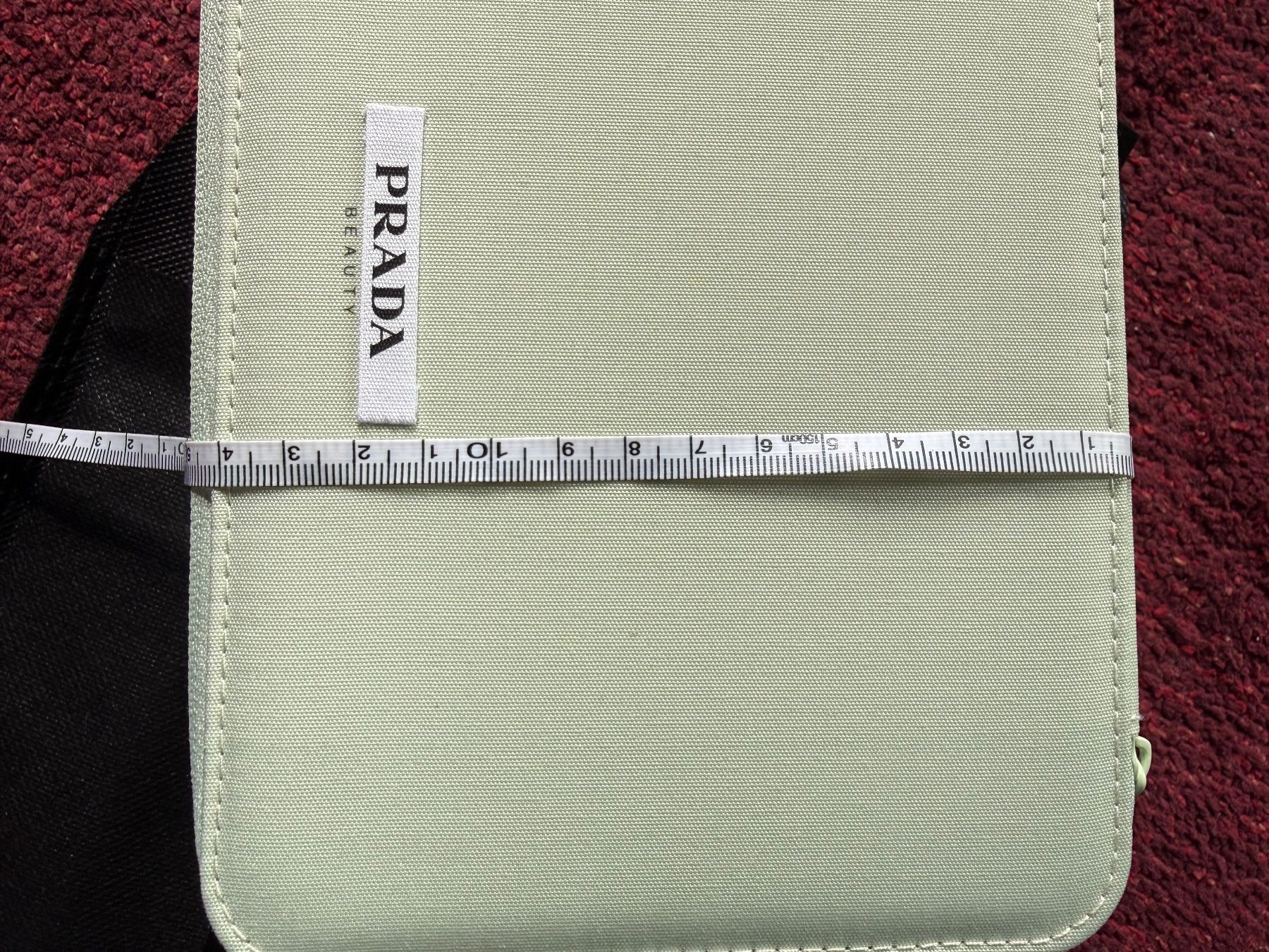 Prada Trousses de maquillage: Prada Beauty Green Vanity  – Neuf avec emballage d'origine à Luzern par sas_r89l 5