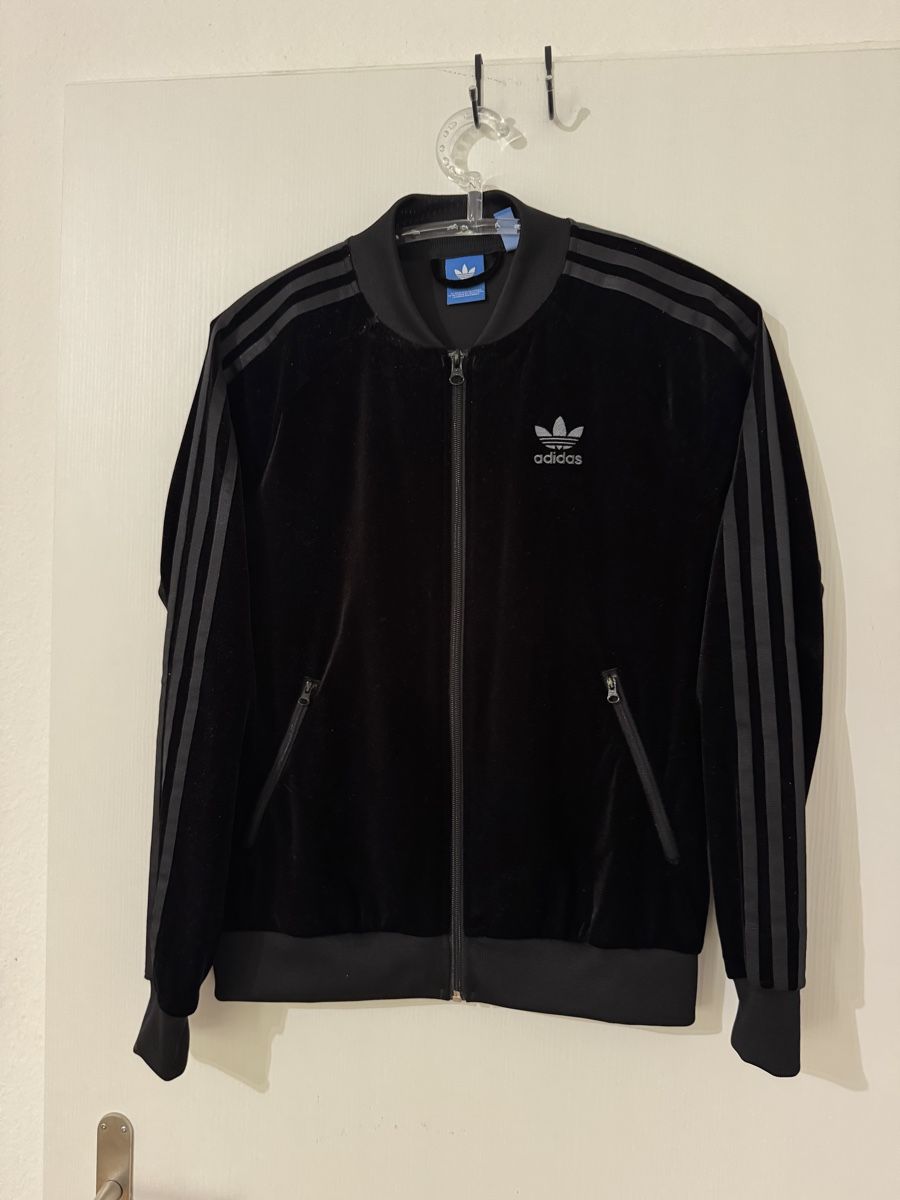 Adidas Maglioni & Felpe: Adidas Oryginals Damen Samt Zip Pullover Schwarz Grösse 38 – Nuovo (secondo la descrizione) da Wetzikon ZH venduto da Jan_wojt