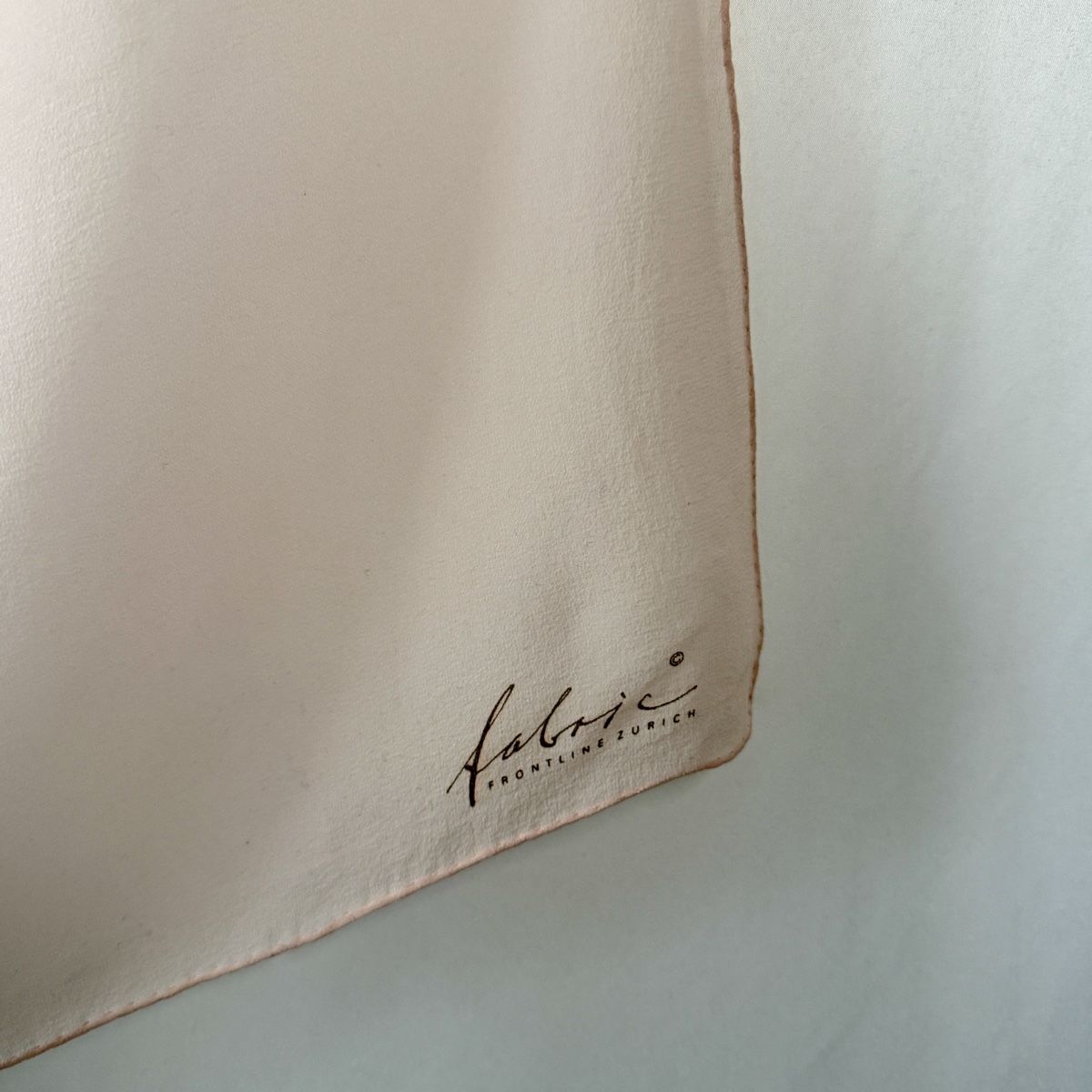 Fabric Frontline Foulard & Sciarpe: FABRIC FRONTLINE Big Silk Scarf – Usato da Emmen venduto da Colette-Juliette 6