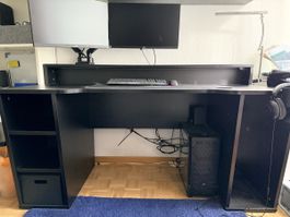 Gaming Schreibtisch schwarz mit Regalfächern gebraucht