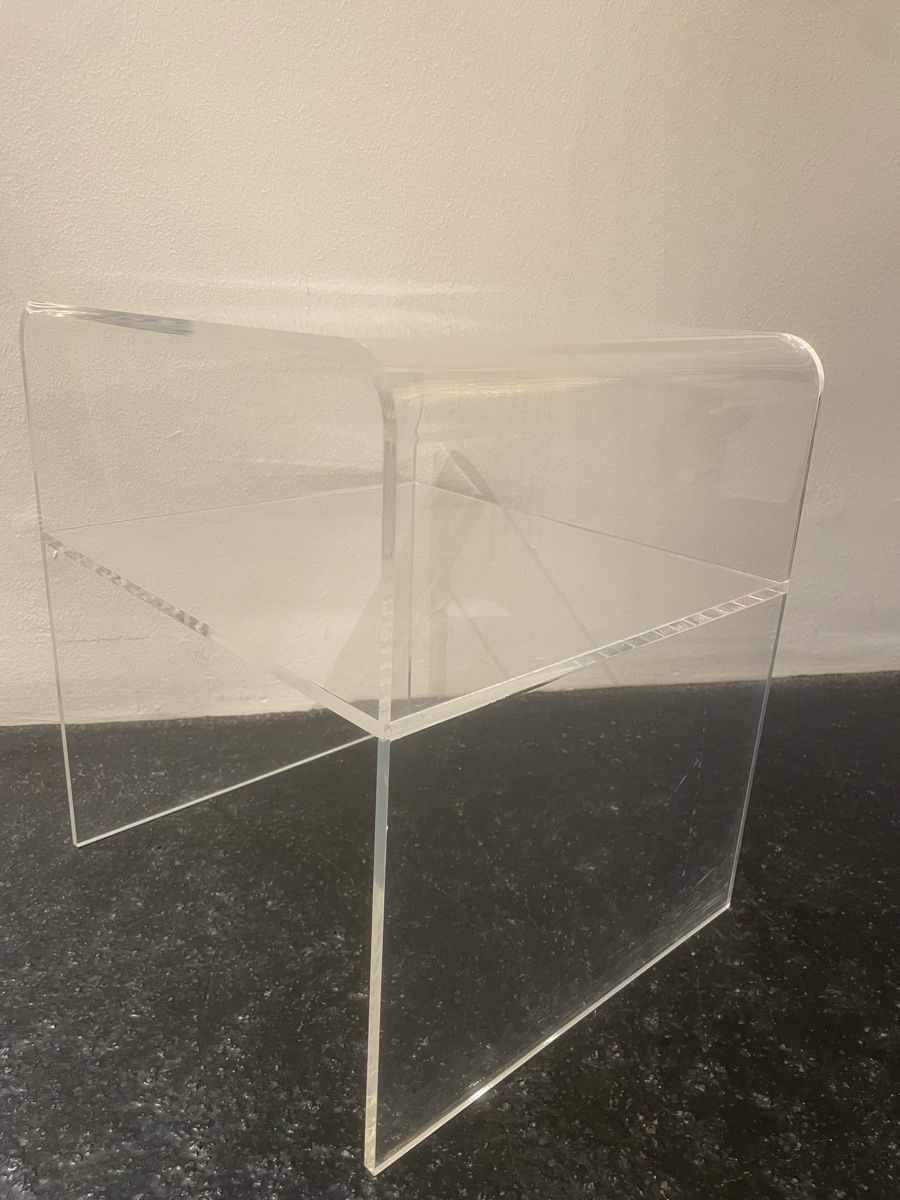 Tables de nuit: Plexiglas Möbel Beistelltisch transparent – D'occasion à Windisch par rascale 2