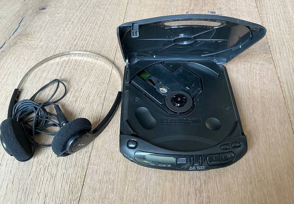 Sony Lettore multimediale portatile: Original Retro Sony Discman D141 – Usato da Wil SG venduto da Saintch 1