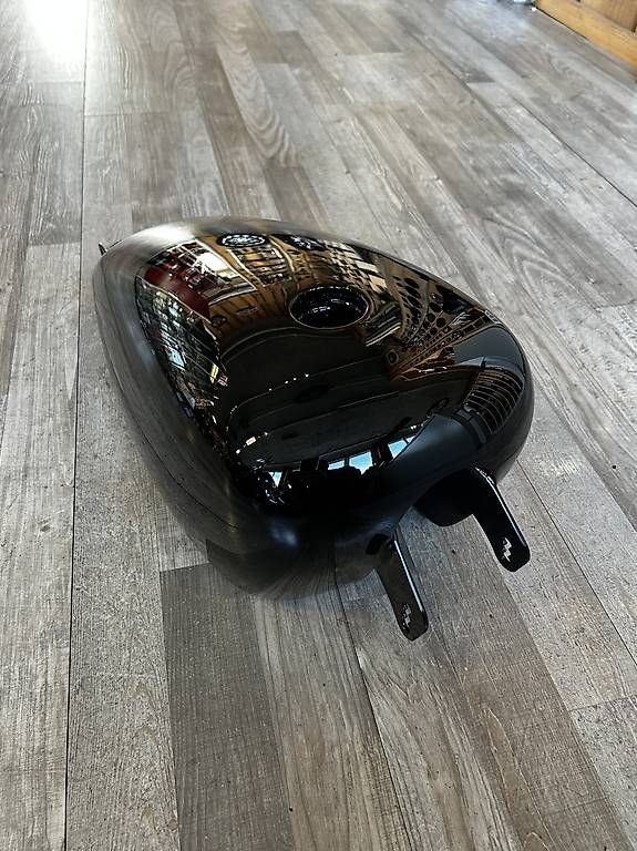 Sonstiges Fahrzeugzubehör: Harley Davidson Tank – Gebraucht aus Schlieren von motostyling 1