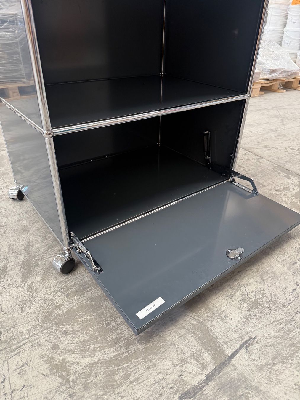 USM Étagères: USM Haller Sideboard Anthrazitgrau auf Rollen ab 1.CHF 001 – D'occasion à Balsthal par Designhaus.Schmitt 3