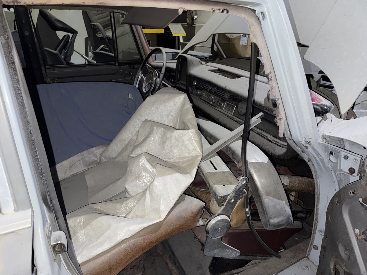 Mercedes-Benz Autos: Oldtimer Mercedes 200 D   – Défectueux à Oensingen par tri_n9r7 6