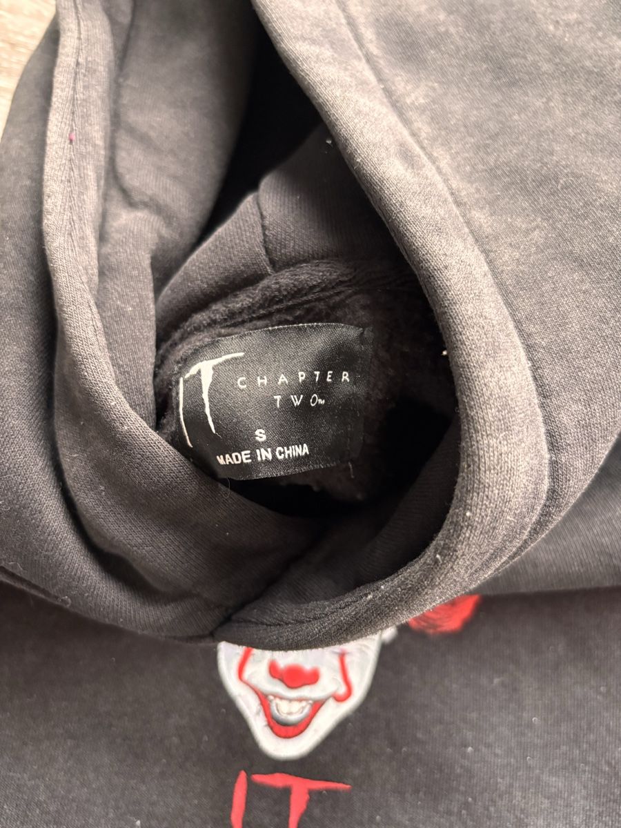 Pullover & Sweatshirts: IT Chapter Two Hoodie Grösse S – Gebraucht aus Gossau SG von Swisslady25 2