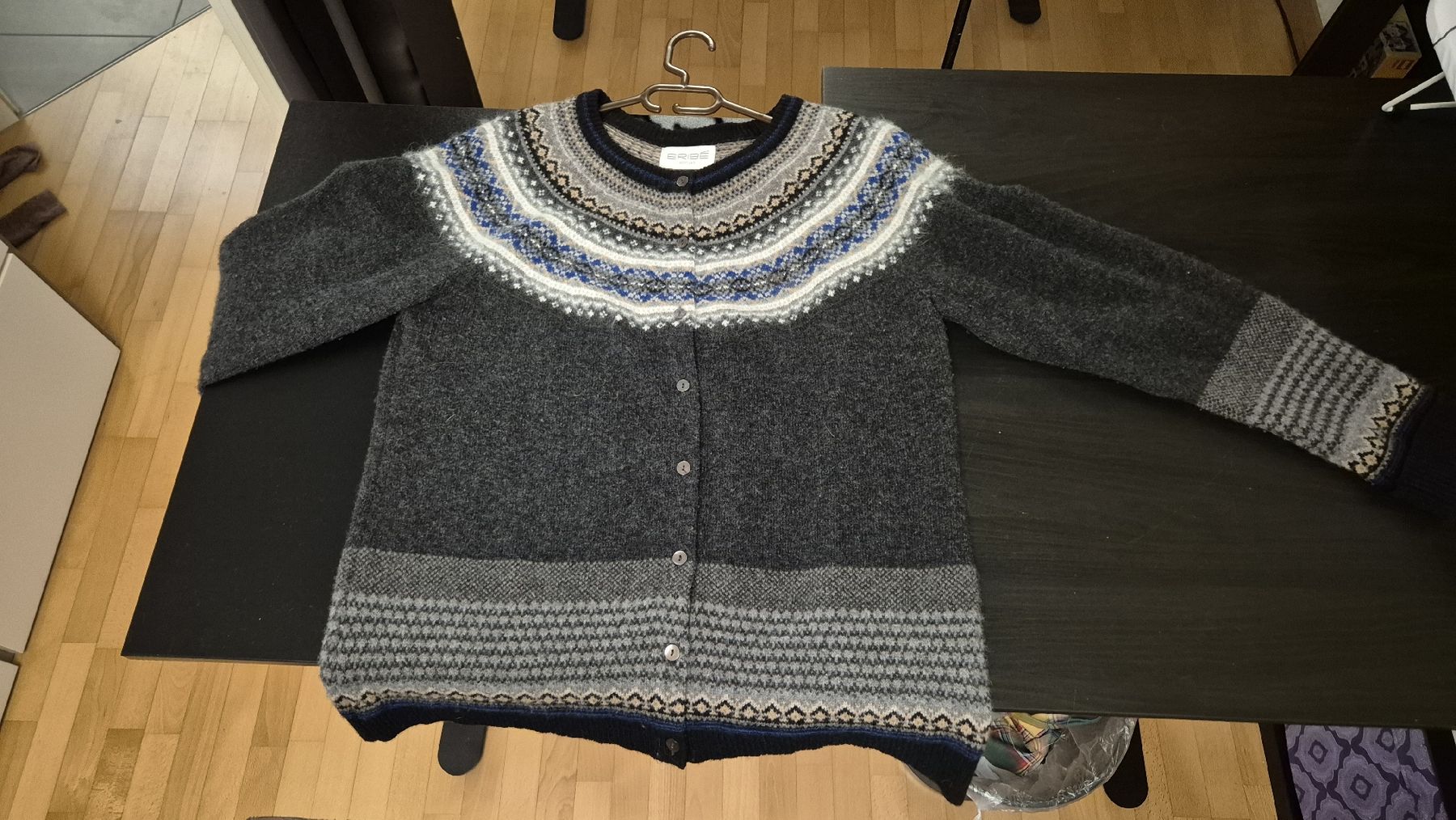 Giacche: Eribe Schottland Strickjacke, Grösse XL – Usato da Schlatt ZH venduto da Rasen7 1