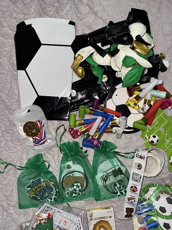 Toutes les décorations: Geburtstagsartikel "Fußball" – D'occasion à St. Gallen par EllyM. 2
