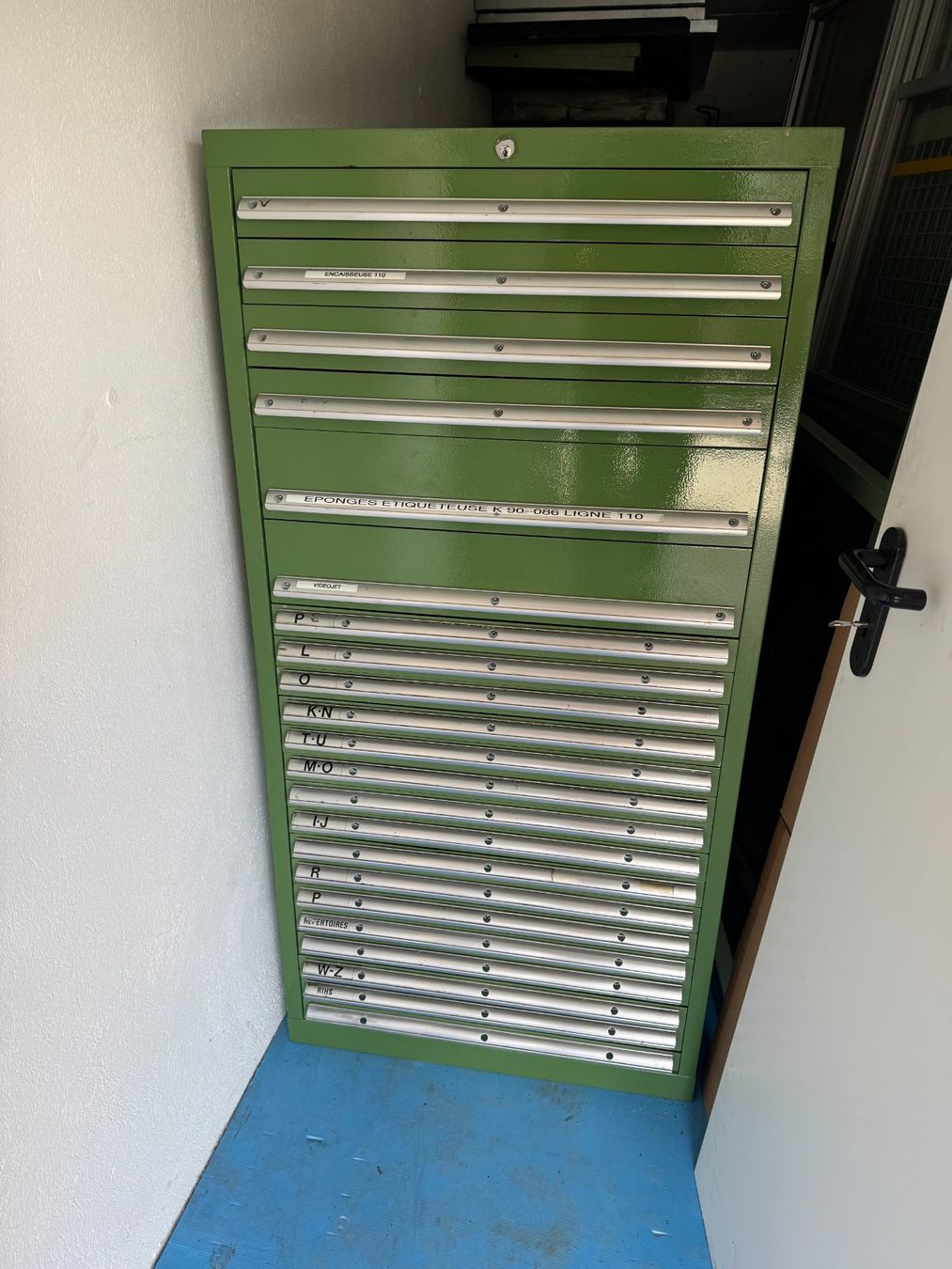 Lista Armoires: Lista Armoire métallique – D'occasion à Gland par Armando.Jorge01 2