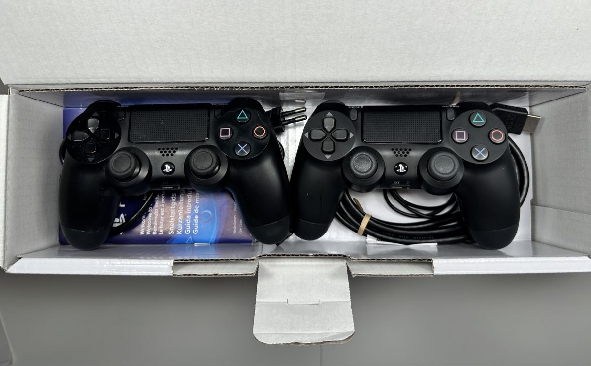Sony Console: Sony Playstation 4 Pro 1TB / PS4 Pro inkl. 2 Controller – Usato da Schöftland venduto da heycheck 2