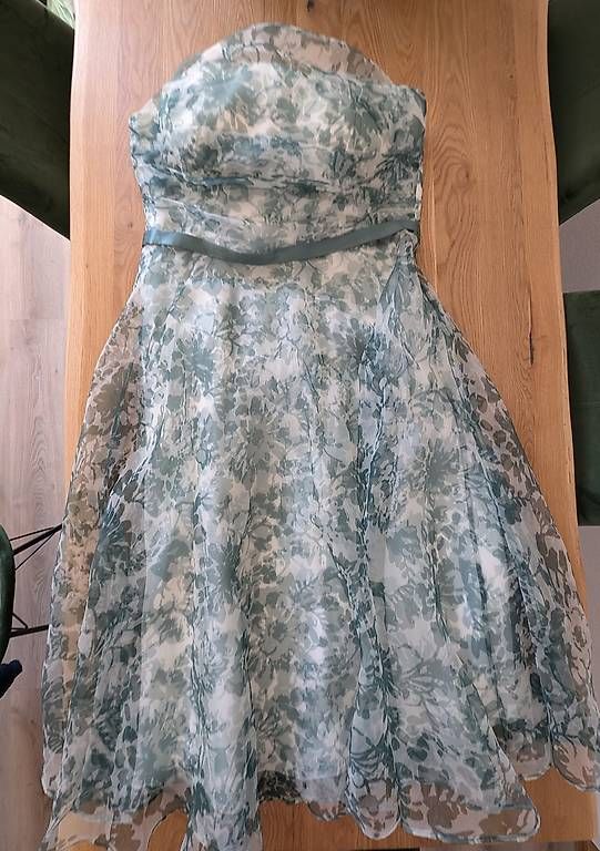 Kleider: Abendkleid/Cocktailkleid  – Gebraucht aus Zürich von daj_w7nd