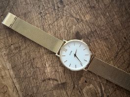 Damenuhr CLUSE goldfarben Armband weiss Zifferblatt