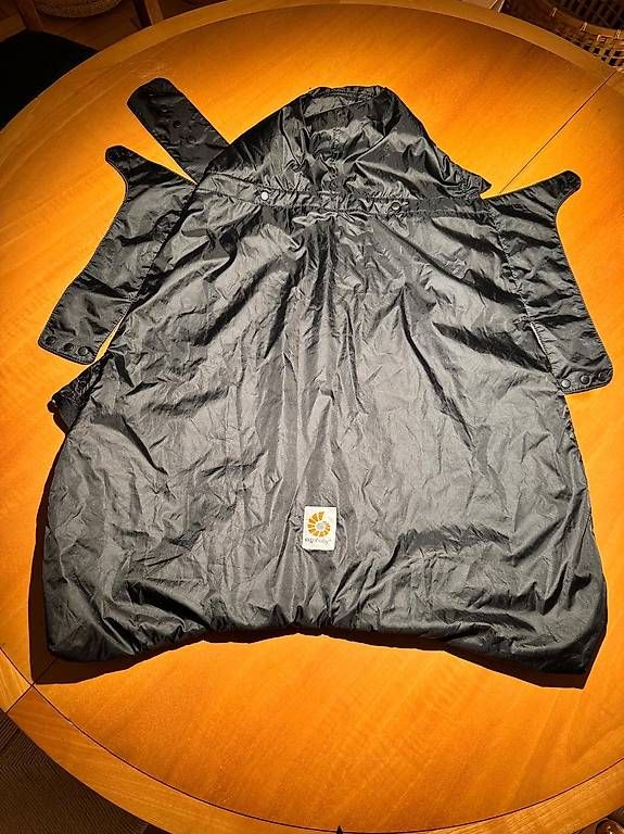 Ergo Baby Marsupi portabebè: Ergo Baby Winter Cover – Usato da Luzern venduto da snookyhueck