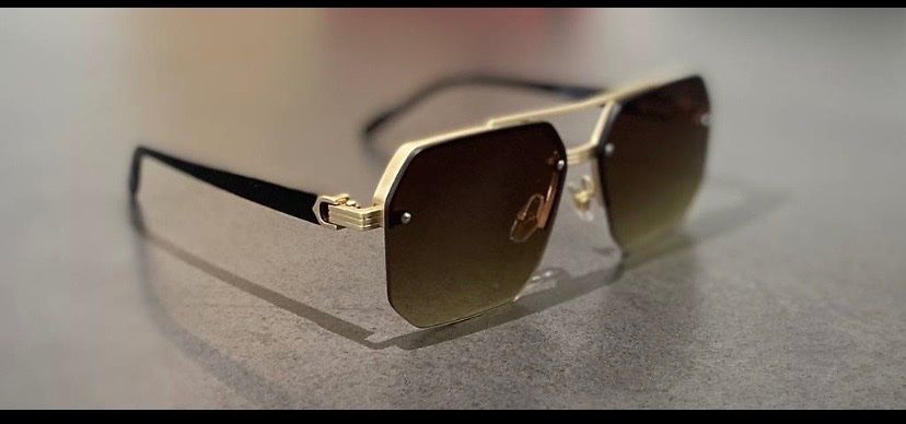 Occhiali & Lenti: Stylische Sonnenbrille – Usato da Sommeri venduto da Gim-