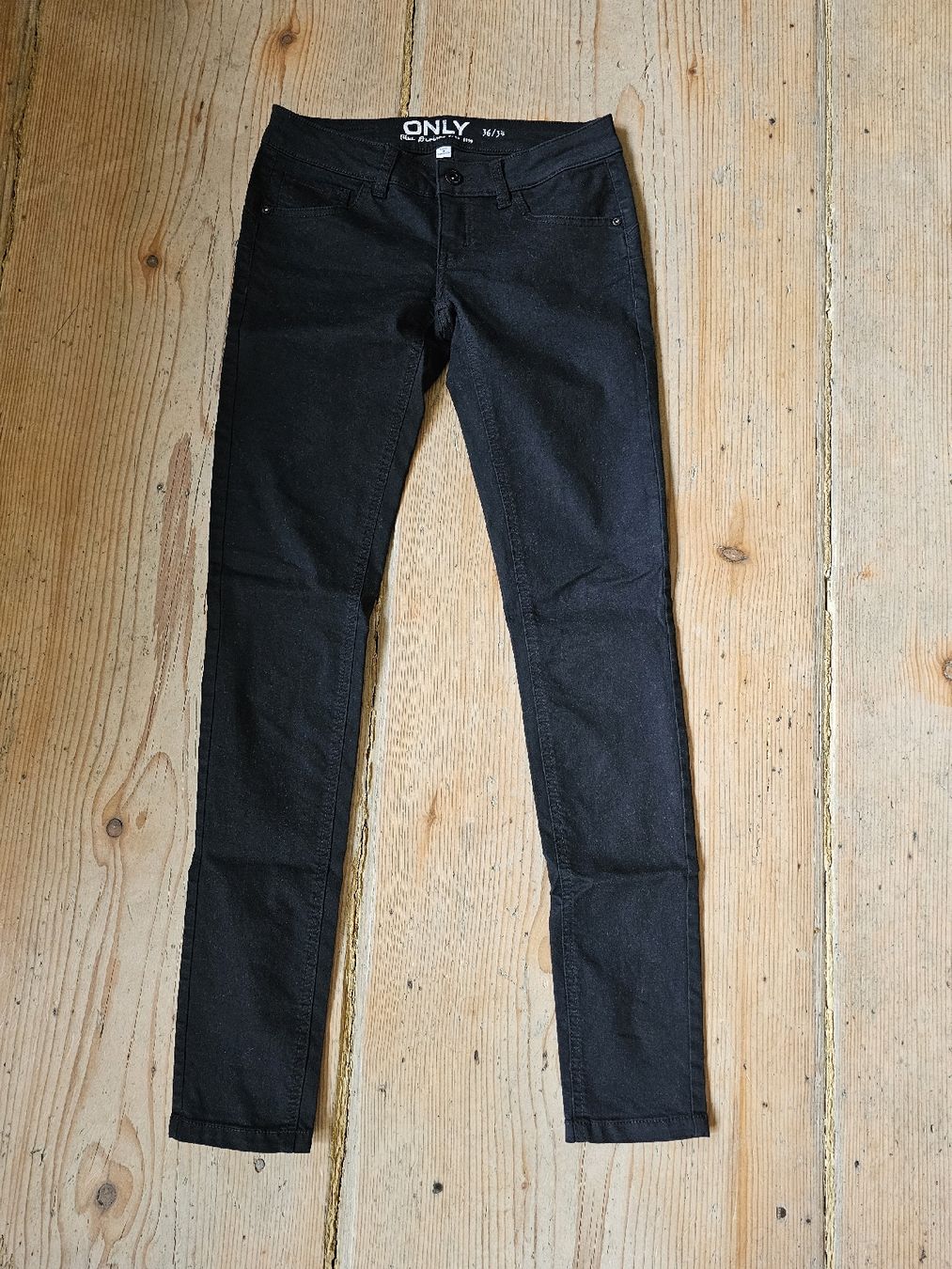 Only Jeans: Only Jeans schwarz Grösse 36, Länge 34 – Usato da Wald ZH venduto da Grappe