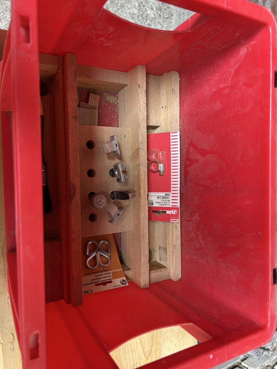 Contenitori & Simili: Plastikbox mit Deckel und Werkzeug gebraucht  – Usato da Neuenhof venduto da Willi111 1