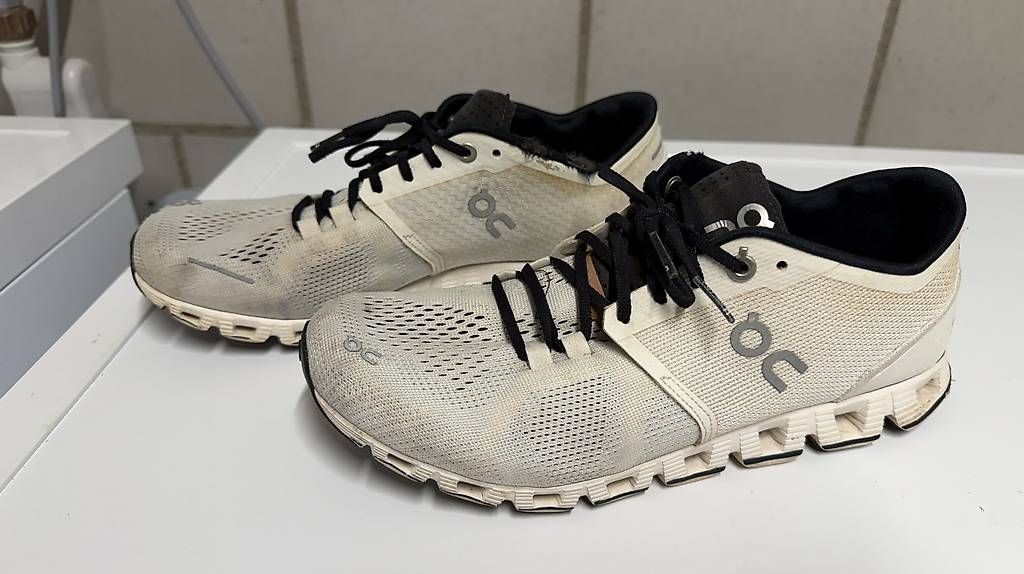 On Scarpe da donna: ON Cloud X Schuhe Grösse 40. Oft getragen – Usato da Düdingen venduto da Emphilly 1