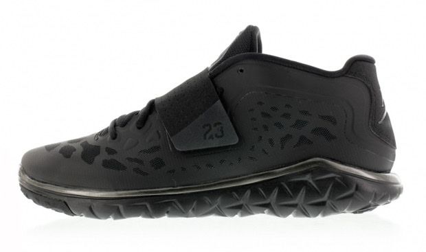 Jordan Scarpe da uomo: JORDAN FLIGHT FLEX TRAINER 2 BLACK METALLIC SILVER grösse 45 – Nuovo e nell'imballaggio originale da Kriens venduto da Delikanli1