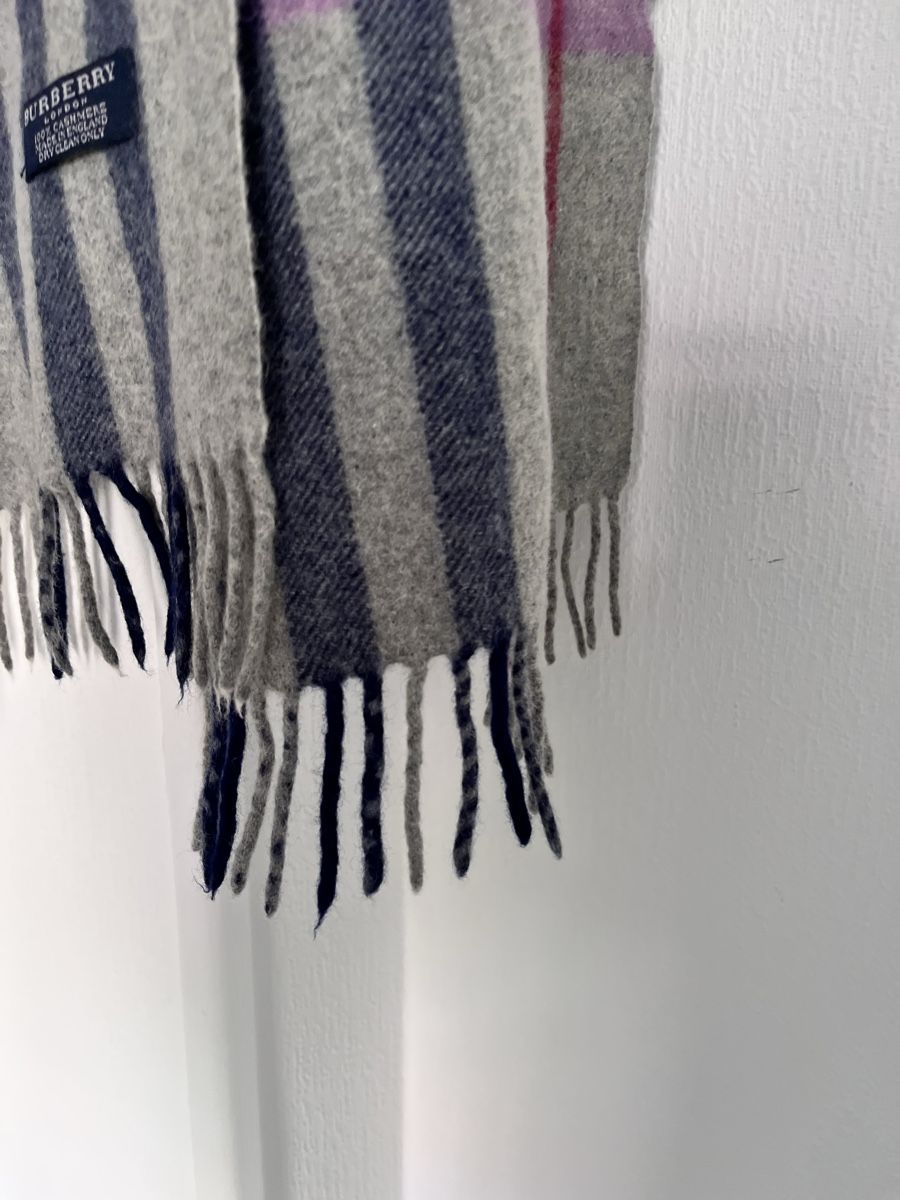 Burberry Foulards, Tücher & Schals: Burberry Cashmere Scarf  – Gebraucht aus Lausanne von Danash 1
