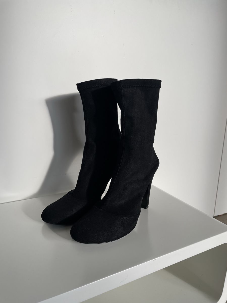 Chanel Damenschuhe: Boots Chanel élégantes noires, taille-39.5 – Neu (gemäss Beschreibung) aus Genève von rom_8nwv 2
