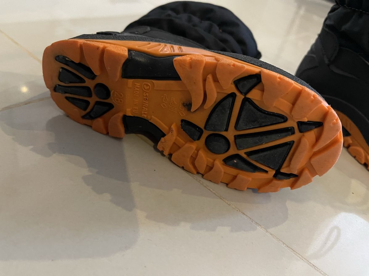 Schuhe für Jungen: Bottes de neige enfant pointure 28 – Gebraucht aus MARLY von AISLEE 1