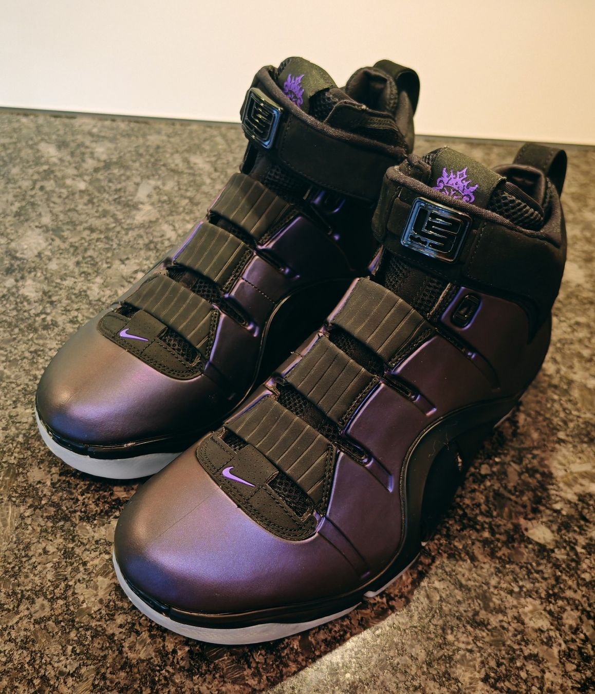 Nike Scarpe da uomo: Nike Lebron 4 – Nuovo (secondo la descrizione) da Cham venduto da jes_vy9d 5
