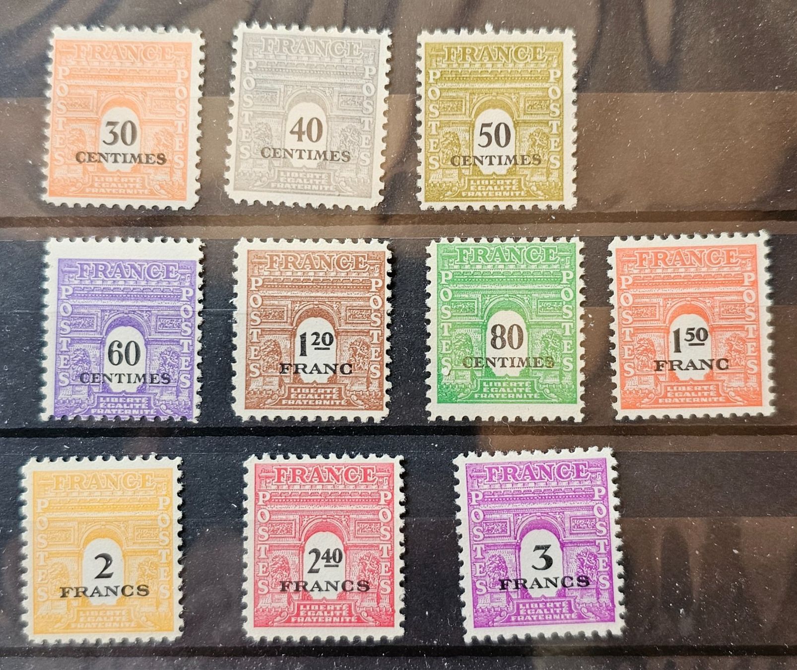 Tutti i francobolli: FRANCE série Arc de Triomphe ** – Nuovo (secondo la descrizione) da Les Valettes venduto da Nuba1