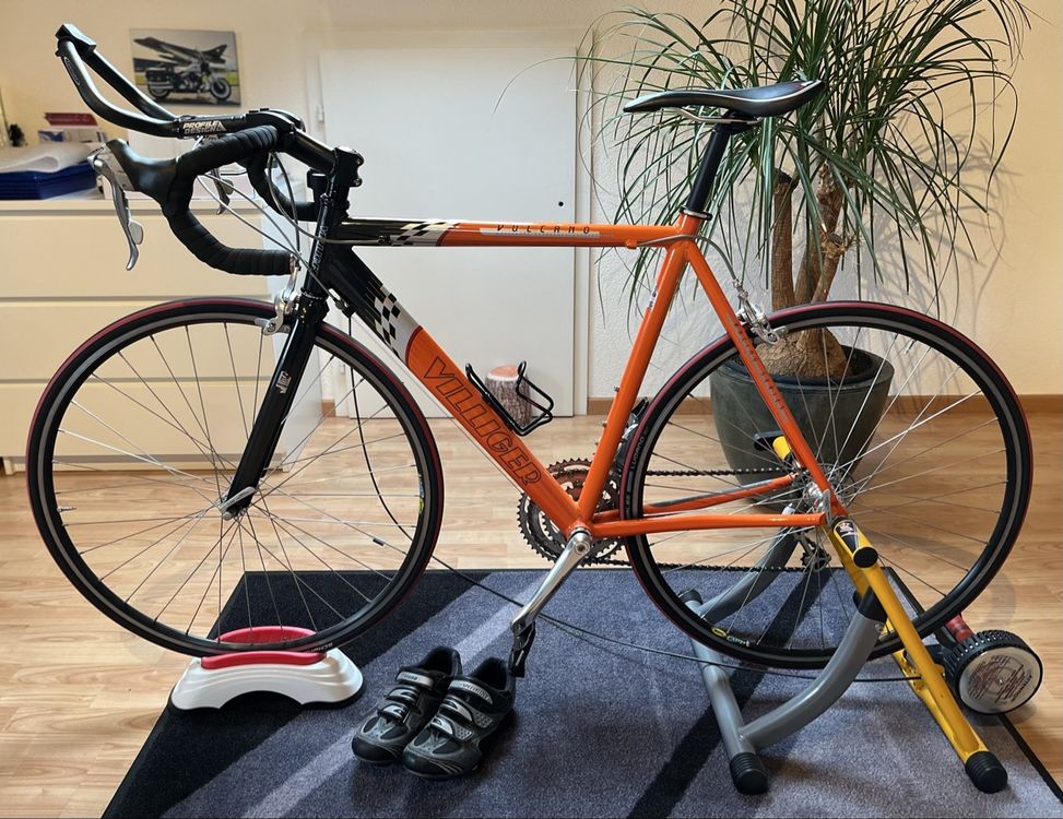 Wunderschne Rollentrainer Fr Rennrad Fotos