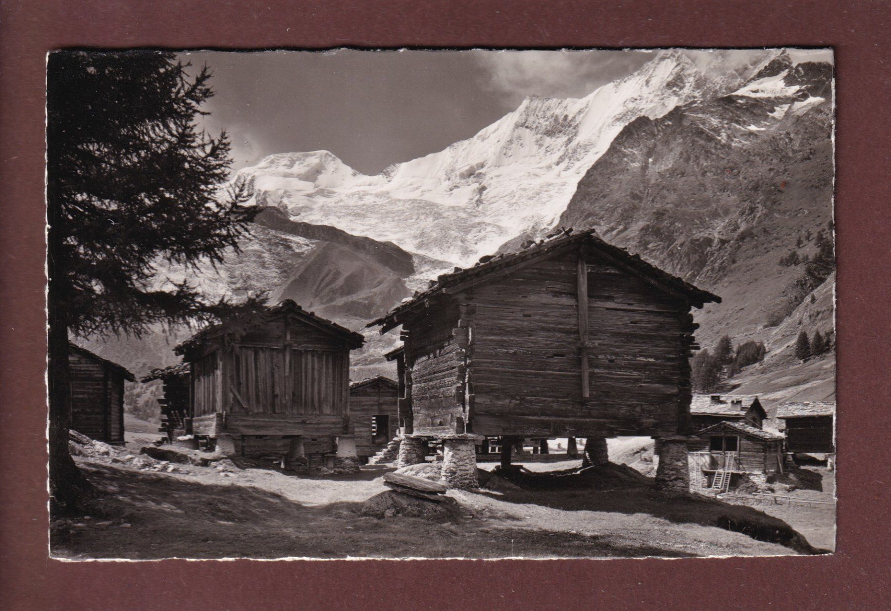Cartoline postali: Bei SAAS-FEE - Mazots – Usato da Pully venduto da nicecards