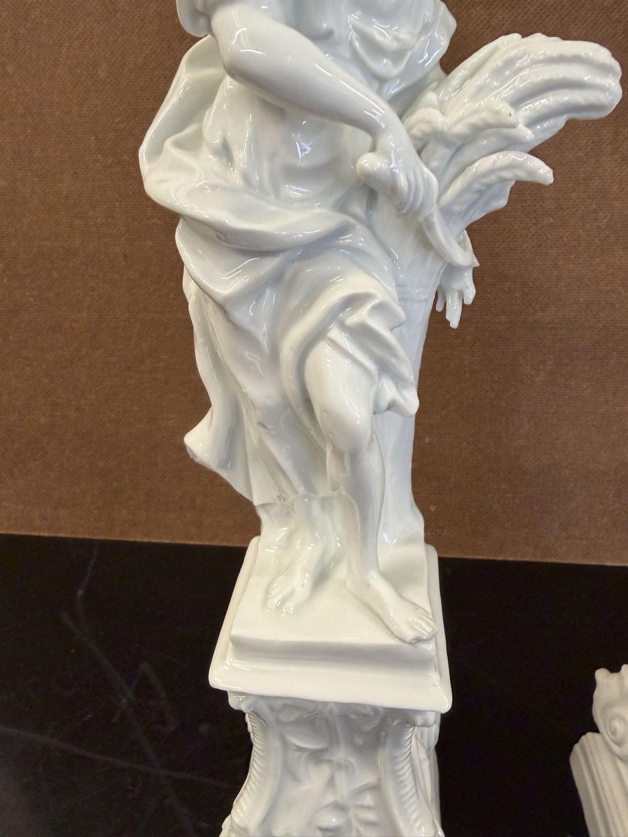 Statuette: 2 statuettes en porcelaine – Usato da montreux venduto da Always-Good 4
