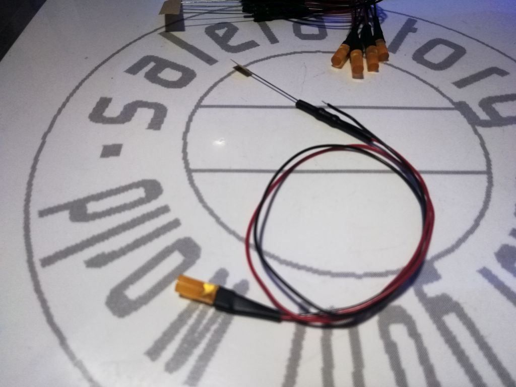Componenti elettronici: Zylinder-LED orange 3mm verkabelt – Nuovo (secondo la descrizione) da Luzern venduto da Salefactory 1