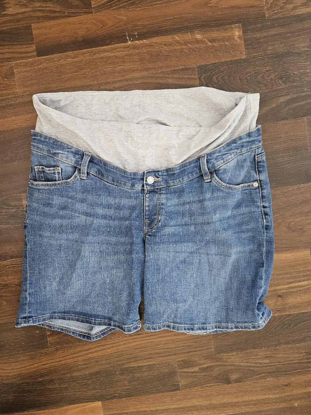 C&A Jeans: C&A mama denim shorts – Nuovo (secondo la descrizione) da Affoltern am Albis venduto da Katarinushka