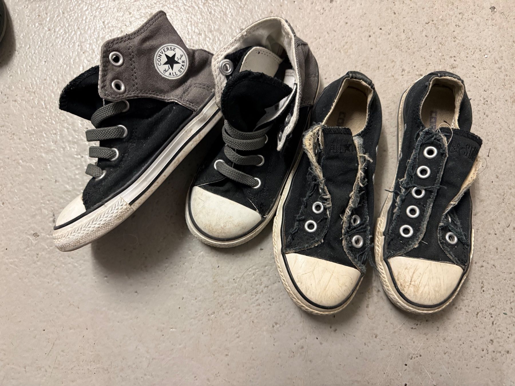 Converse Scarpe per ragazzi: Zwei Paar Converse Schuhe – Usato da Winkel venduto da gatta