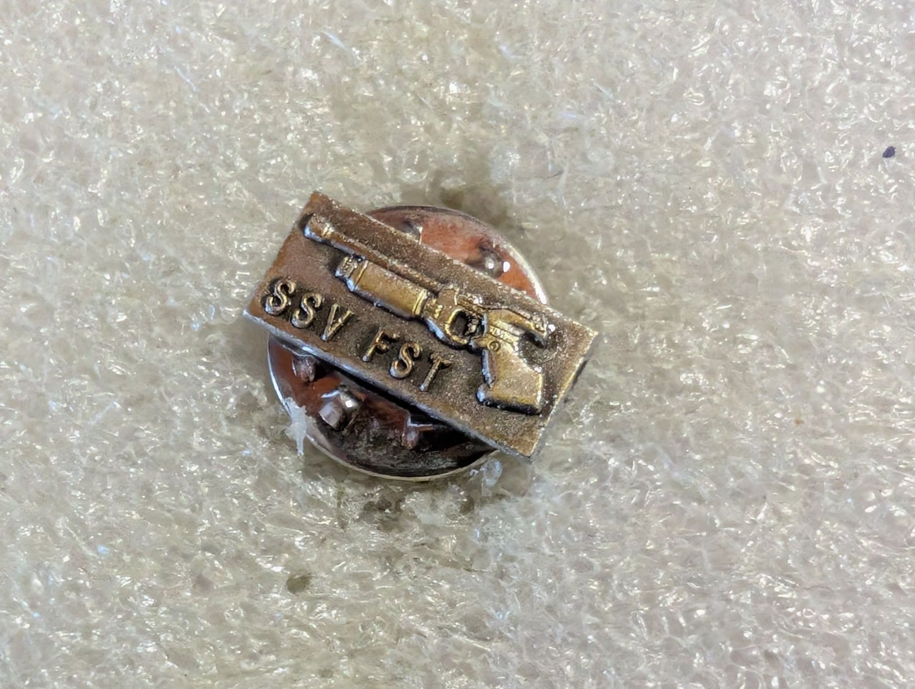Plaquettes & Badges: Ansteckpin 127: SSV FST – D'occasion à Oppligen par Pin-Fall-Shop