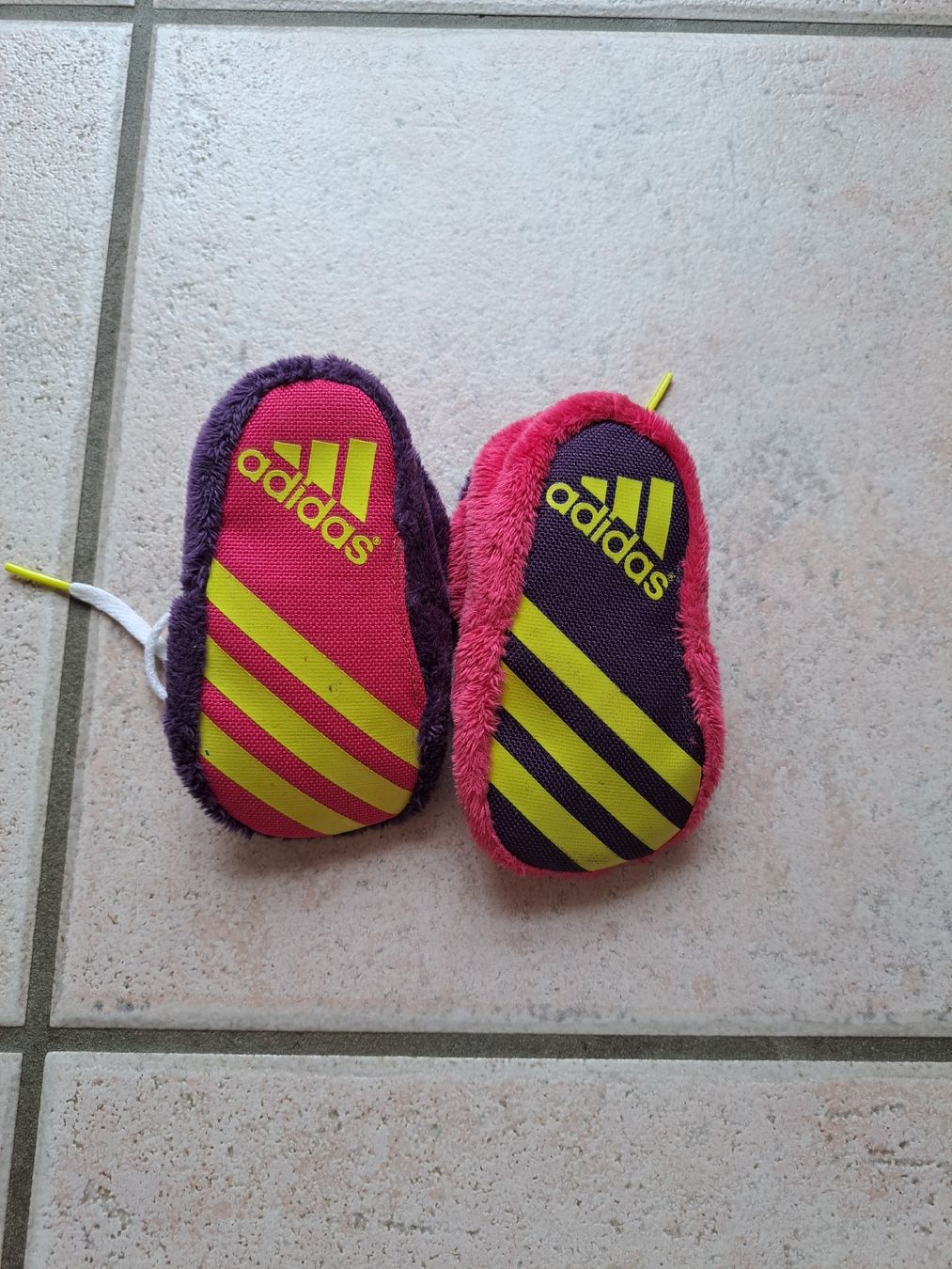 Adidas Schuhe für Jungen: Adidas Babyschuhe,, neuwertig – Neu (gemäss Beschreibung) aus Näfels von Featherfashion