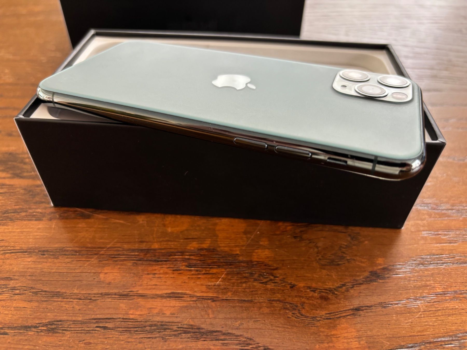Apple Handys / Smartphones: iPhone 11 Pro, Midnight Green, 64GB – Gebraucht aus Kriens von  3