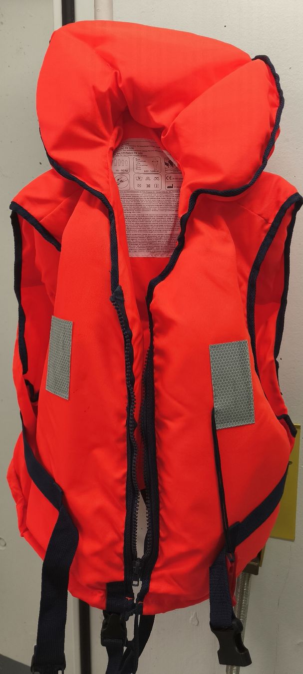 Giubbotti di salvataggio: Zwei Rettungswesten/ Schwimmwesten – Usato da Wallisellen venduto da Tterence