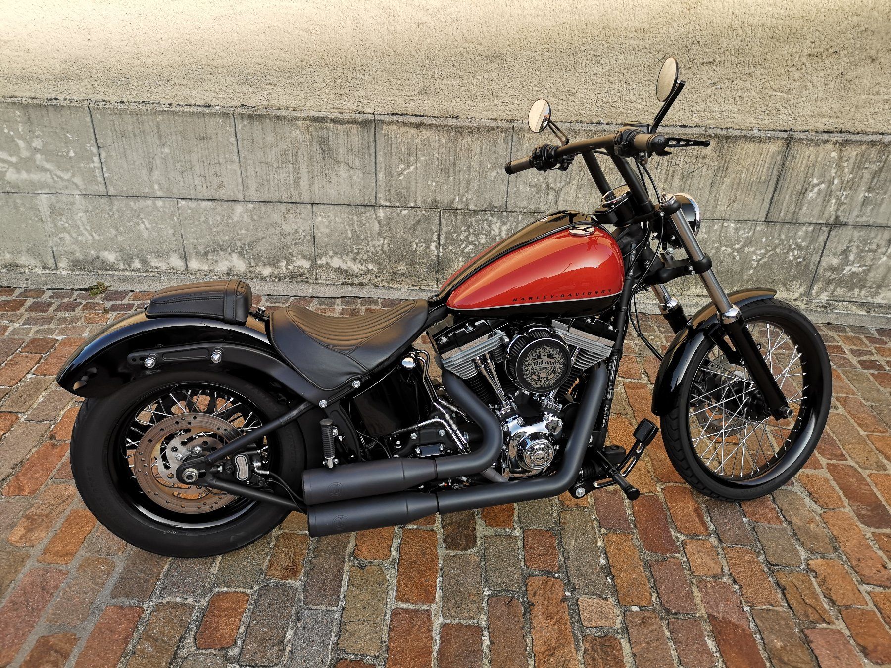 Harley-Davidson Chopper: Harley-Davidson Softail Blackline FXS custom ABS – Gebraucht aus Monnaz von sdmt016